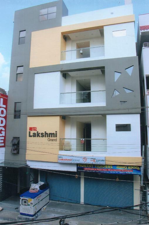 Hotel Lakshmi Grand Визакхапатнам Екстериор снимка