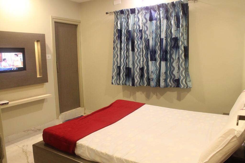 Hotel Lakshmi Grand Визакхапатнам Стая снимка