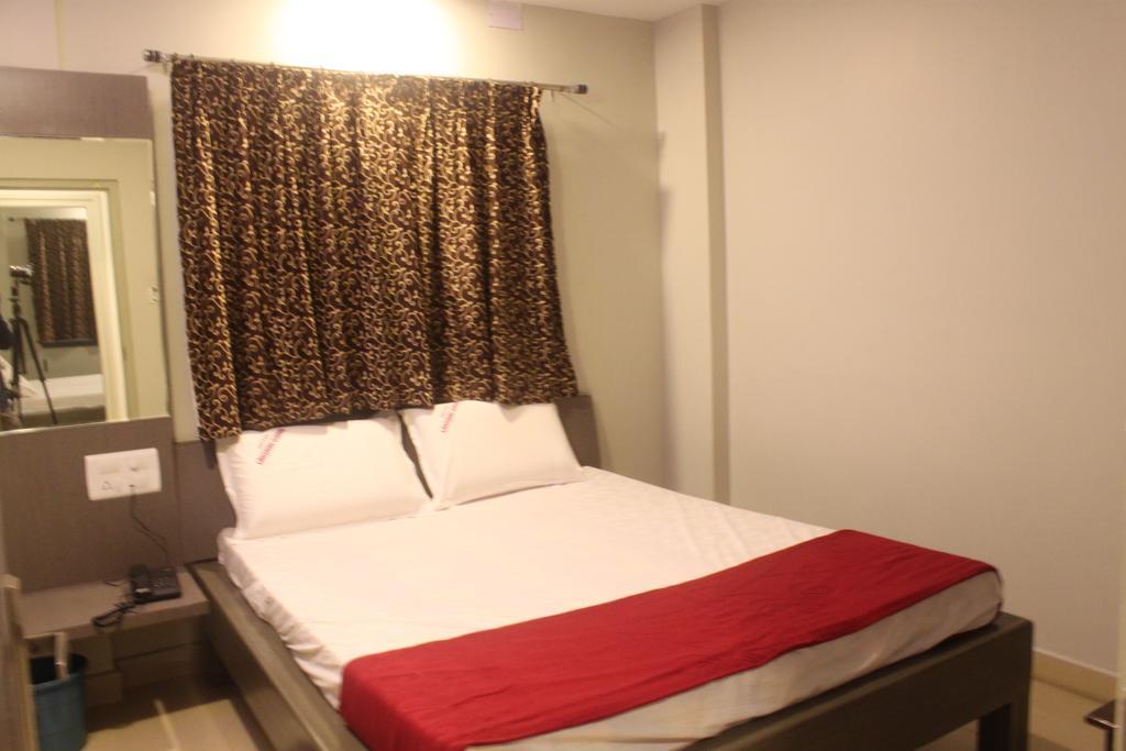 Hotel Lakshmi Grand Визакхапатнам Стая снимка
