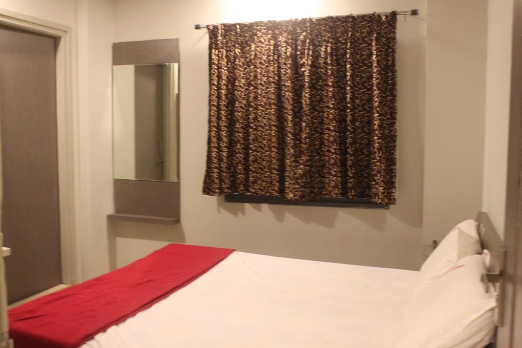 Hotel Lakshmi Grand Визакхапатнам Стая снимка